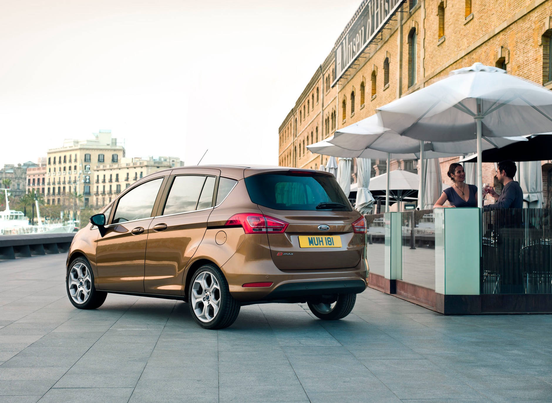 Ford B-Max: nowy, praktyczny mieszczuch