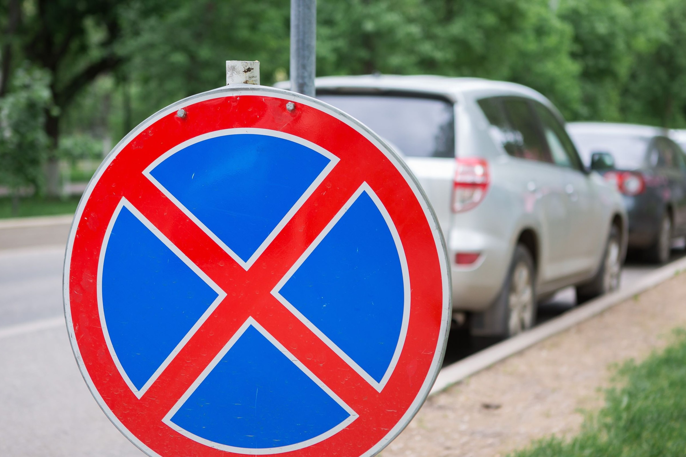 Tego możesz nie wiedzieć o parkowaniu i zatrzymywaniu się, a grozi za to 300 zł mandatu