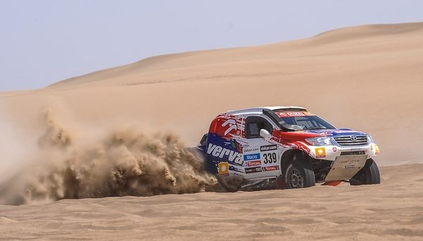 Dakar 2013: Hołowczyc zawiedziony, Sainz utknął na wydmach (2. etap, wyniki, galeria)