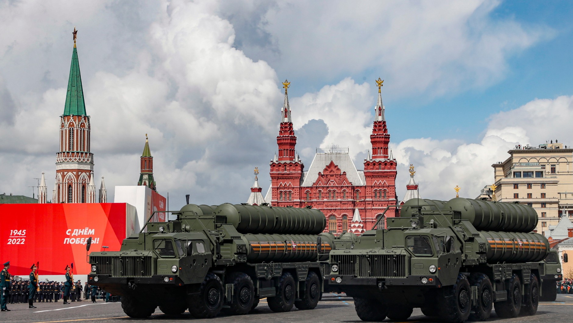 Parada wojskowa w Moskwie z okazji Dnia Zwycięstwa - system rakiet ziemia-powietrze S-400 Triumf