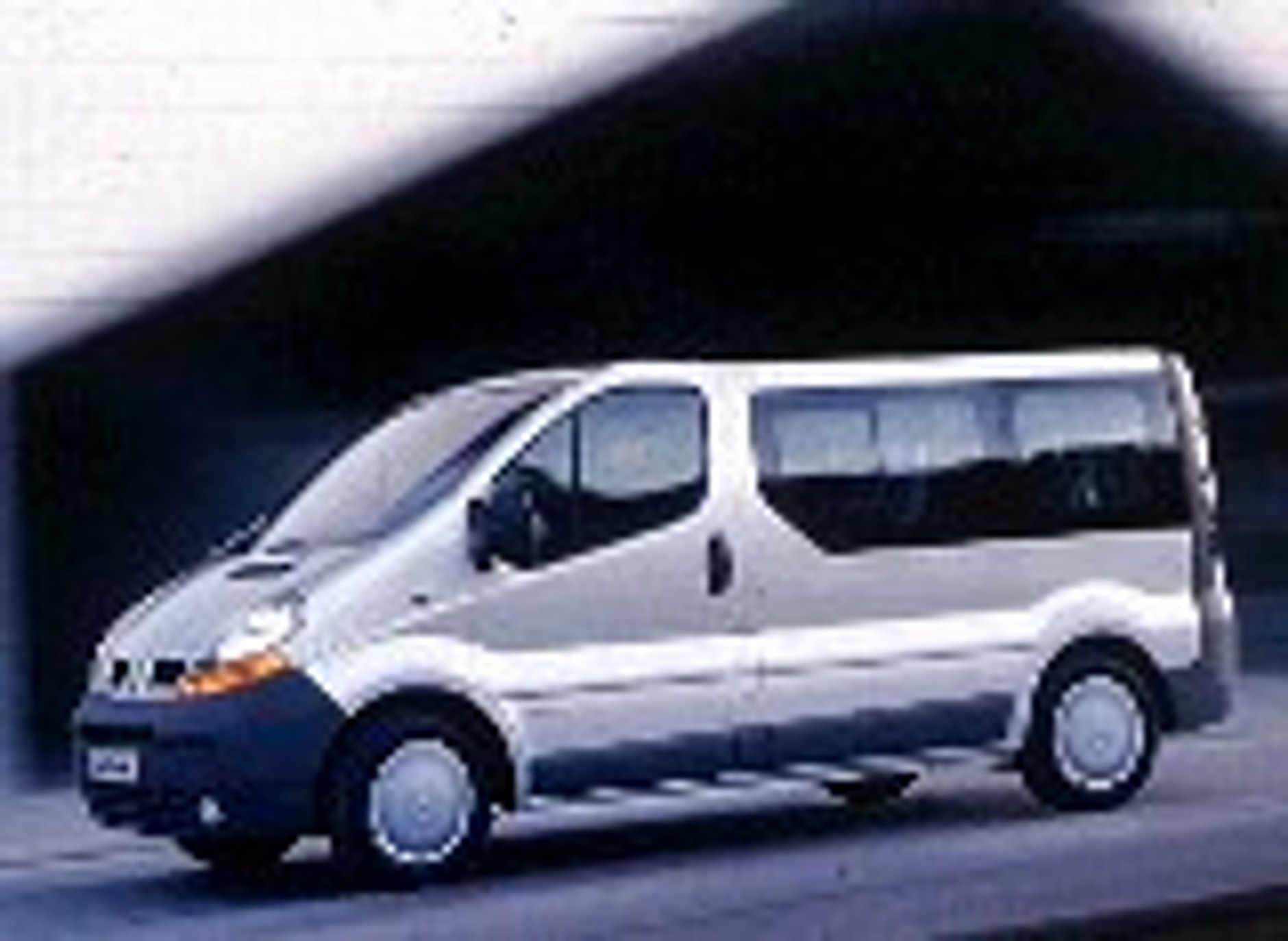 Opel Vivaro i Renault Trafic dostawcze bliźnięta
