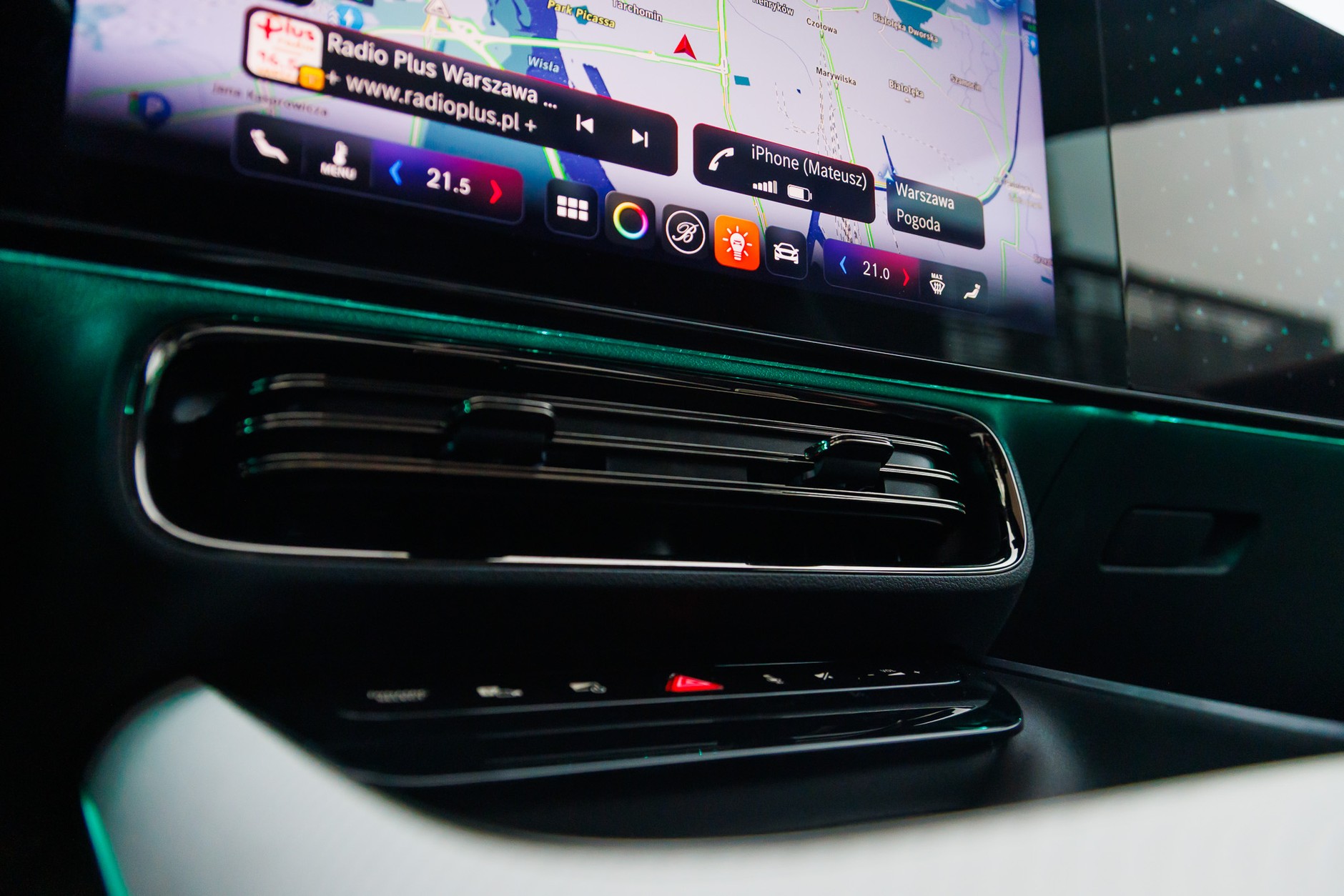 Nowy Mercedes CLA ma prostą deskę rozdzielczą, która nie wszystkim się spodoba. Podczas użytkowania jednak nie zwraca się na to uwagi