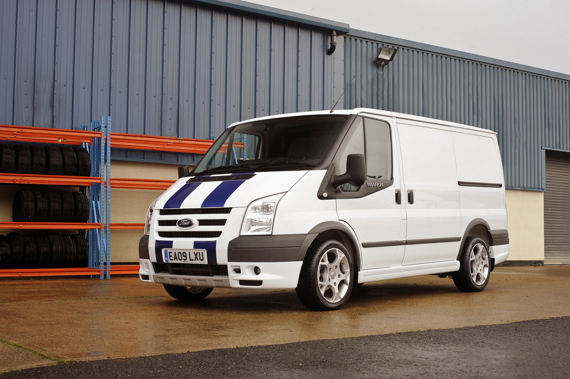 Ford Transit SportVan - Dostawa zawsze na czas
