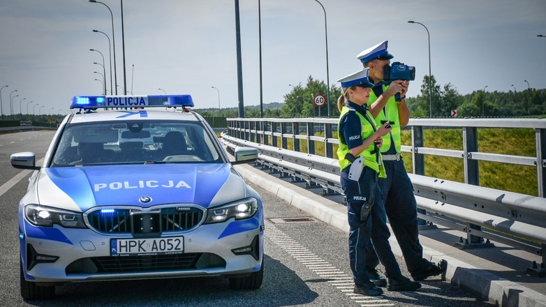 Policyjna kontrola odległości między pojazdami