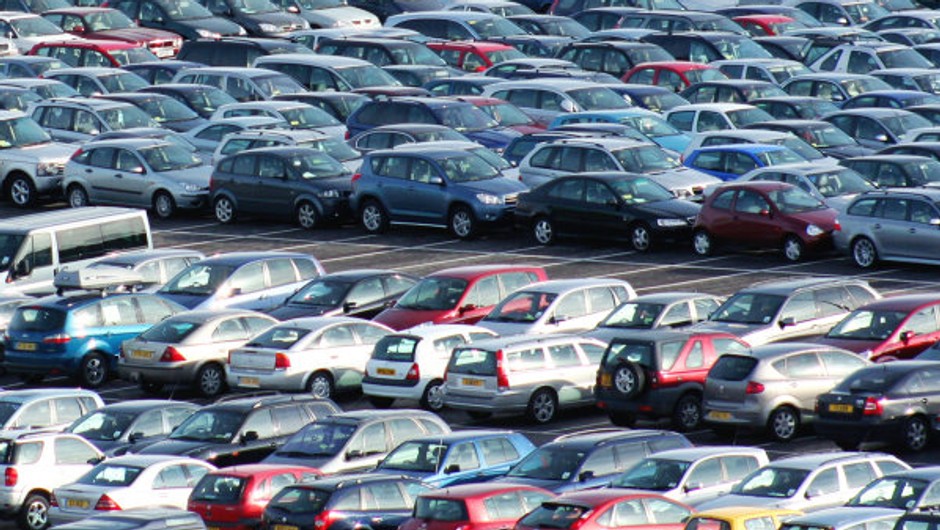 Samochody na parkingu