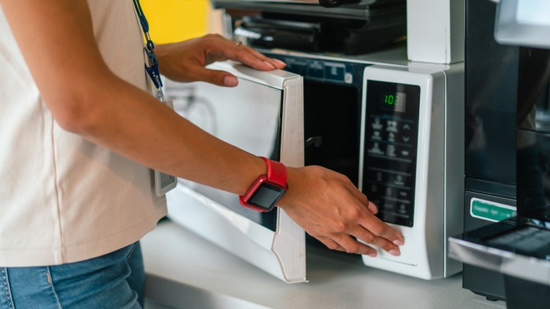 Kuchenka mikrofalowa może być dobrym sposobem na... ochronę auta przed kradzieżą