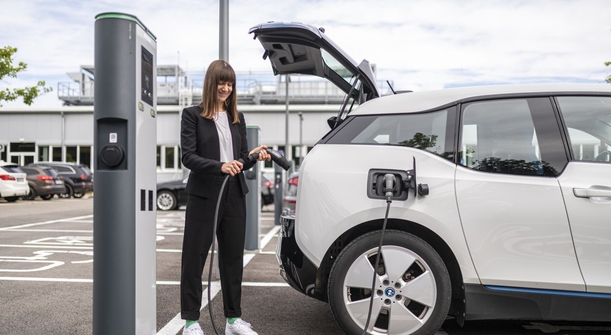Samochody elektryczne w abonamencie – tańsze niż spalinowe