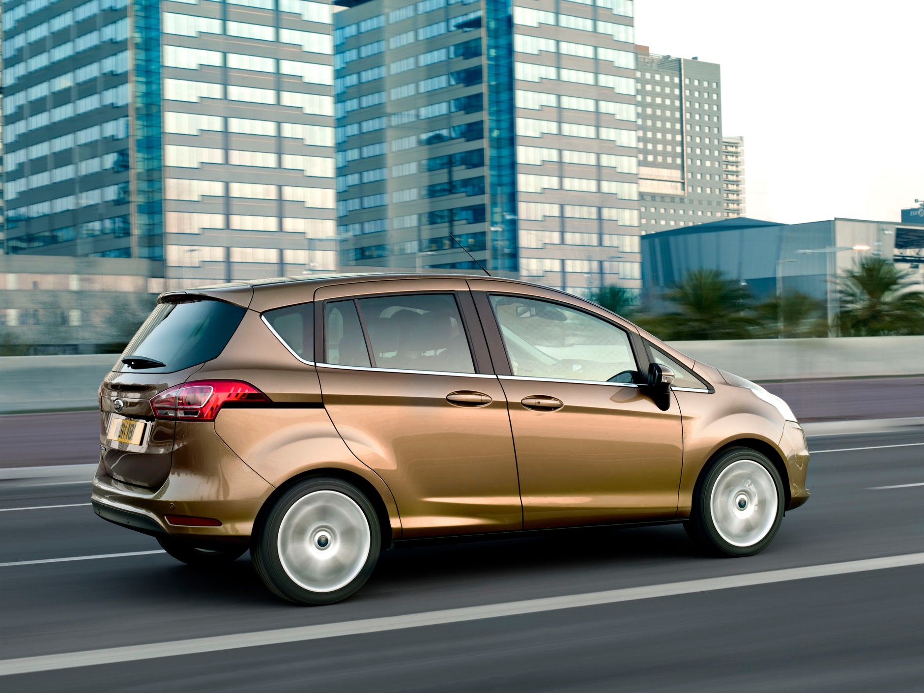 Ford B-Max: nowy, praktyczny mieszczuch