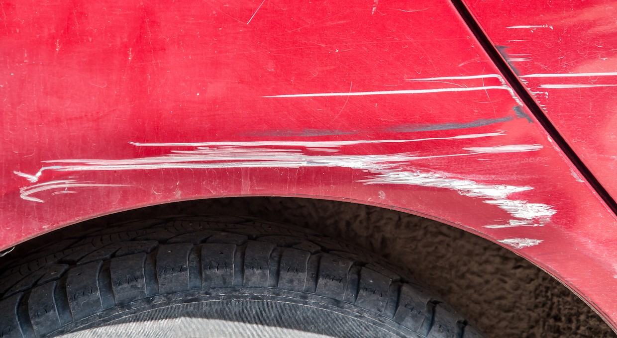 Od szkody parkingowej po furorę w internecie. Właścicielka dziękuje młodemu kierowcy