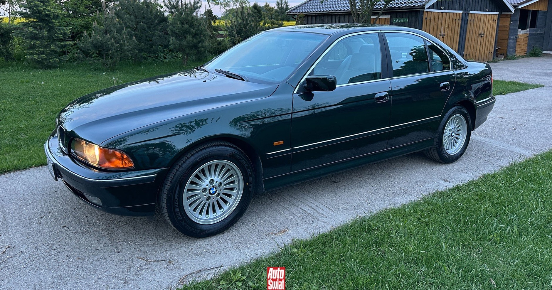 25-letnie BMW z małym przebiegiem to może być dobry pomysł, ale początkowo na pewno trzeba wydać więcej, niż w przypadku zadbanego auta z dużym przebiegiem