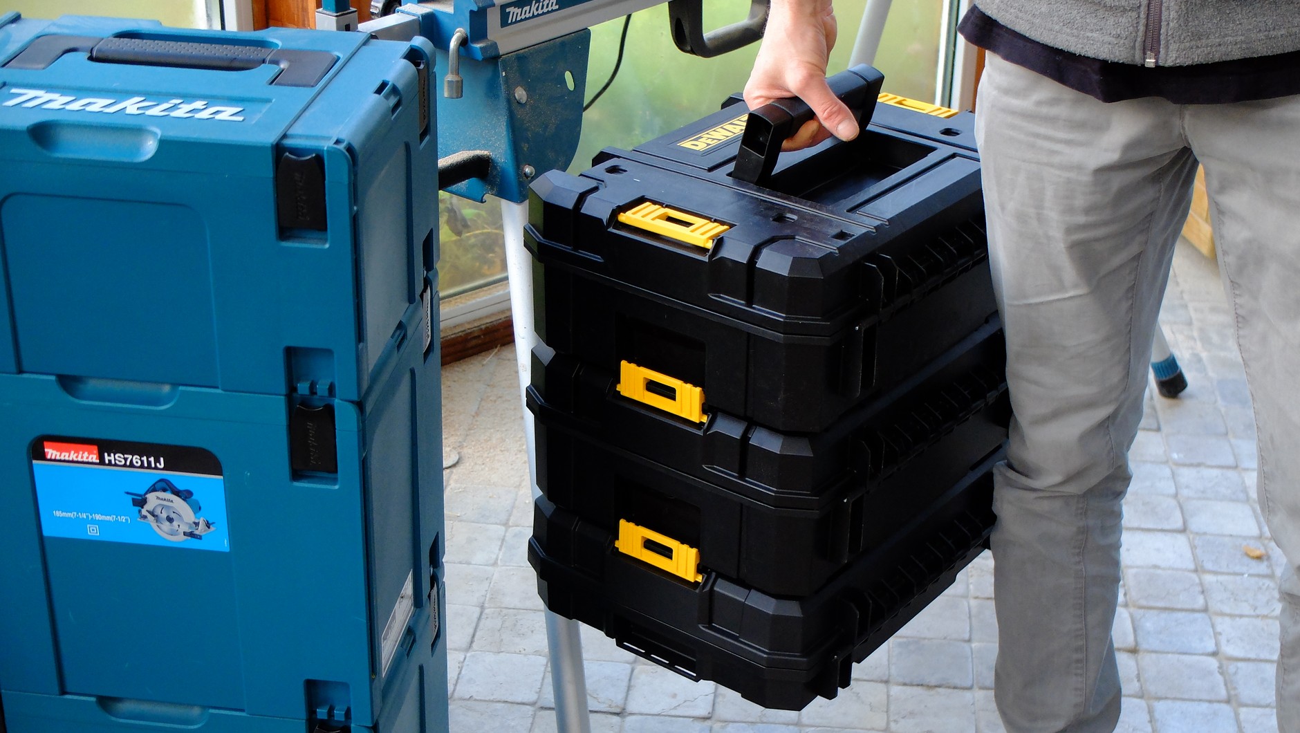 Kufry systemowe można łączyć ze sobą – ułatwia to przechowywanie i transport