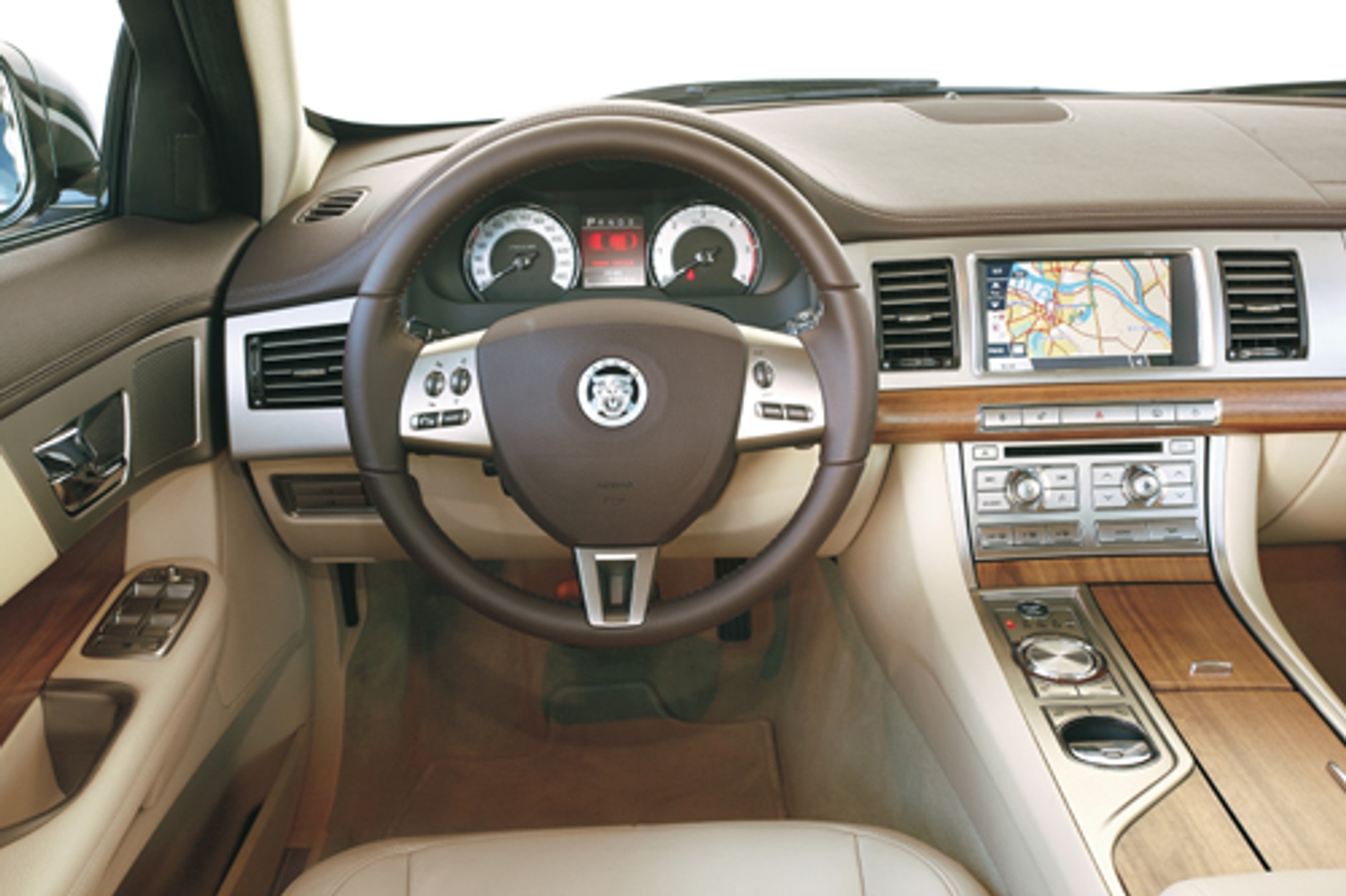 BMW 535d kontra Jaguar XF 3.0 V6 Diesel S: Kto buduje najlepsze sportowe diesle?