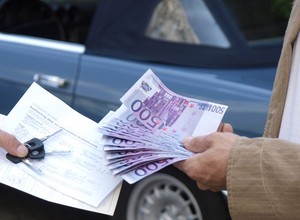 Jak kupić auto sprowadzone i... nie wpaść w kłopoty