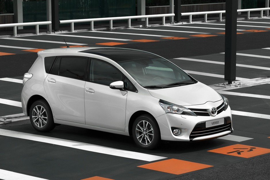Odmłodzona Toyota Verso w Paryżu