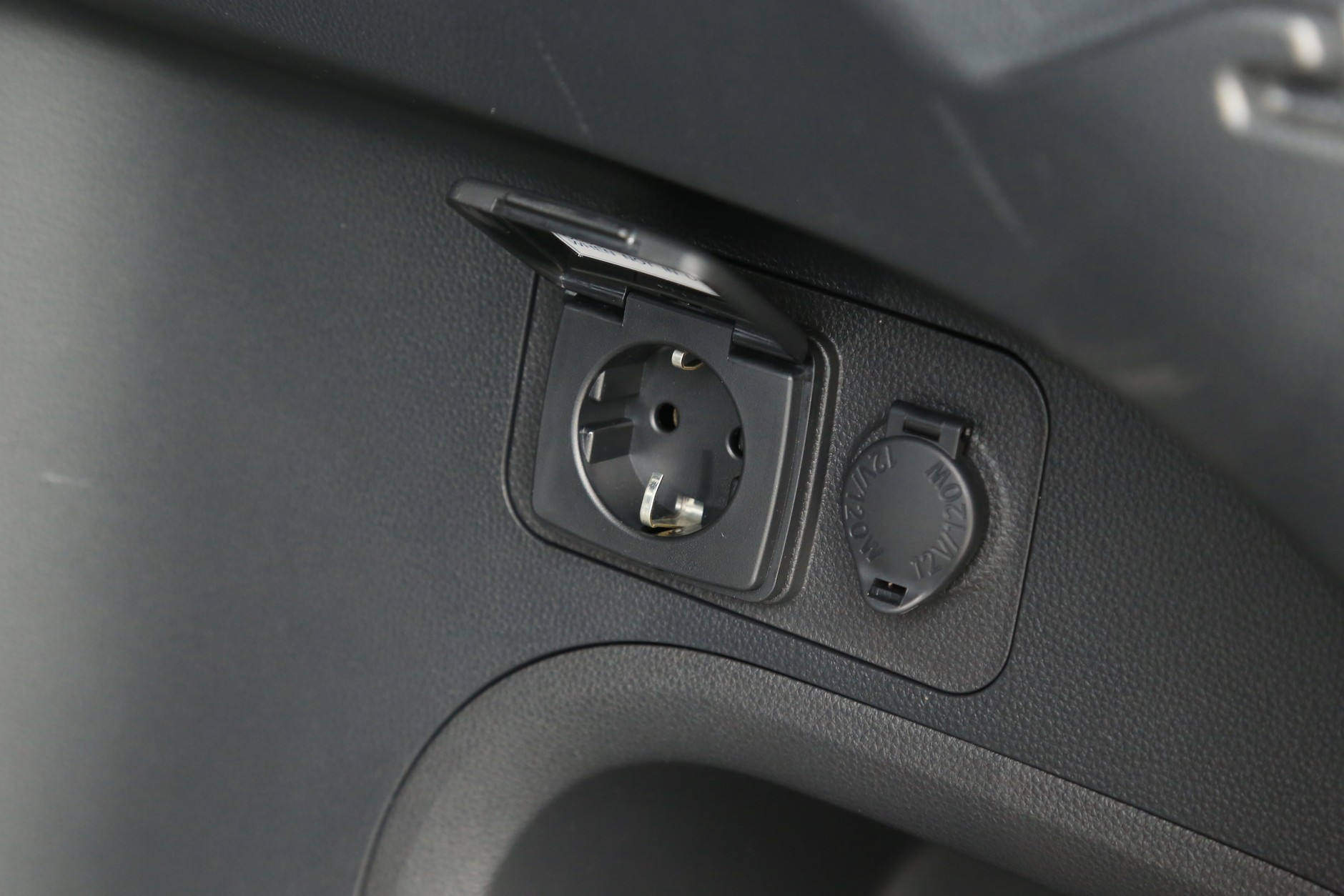 Suzuki Across 2.5 Plug-in Hybrid AWD