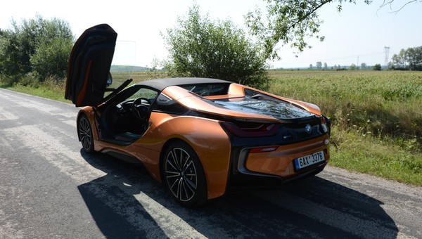 BMW i8 Roadster – samochód na pokaz | TEST