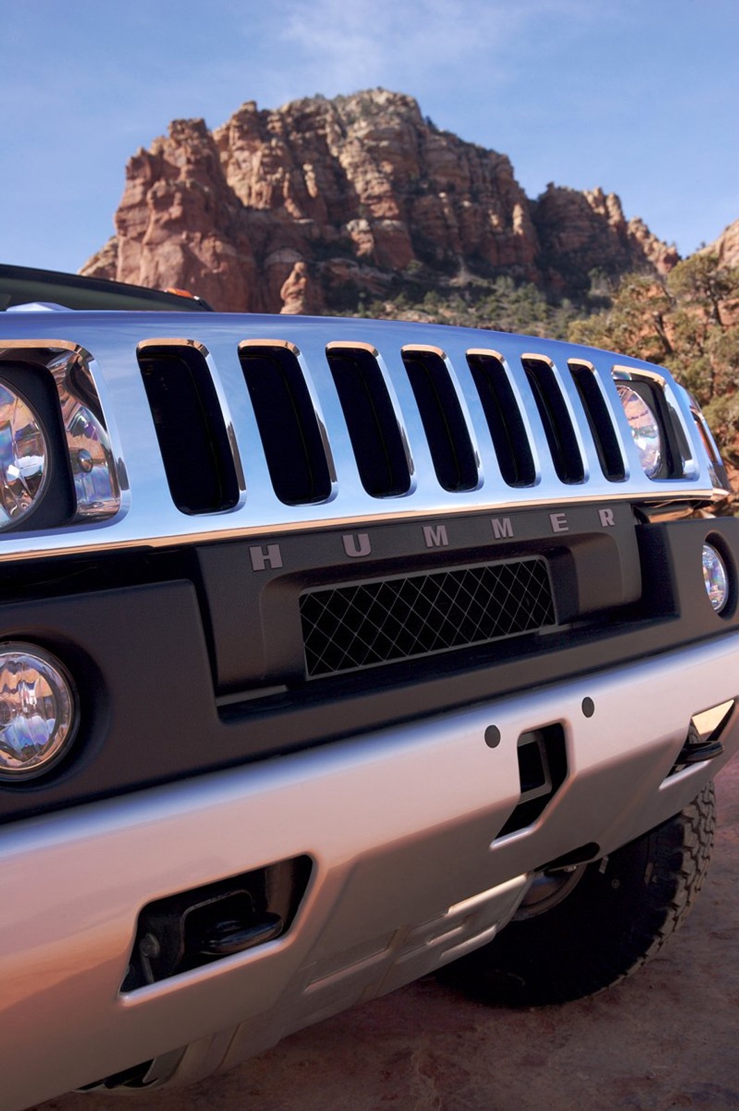 Hummer H2 z nowym silnikiem i wnętrzem