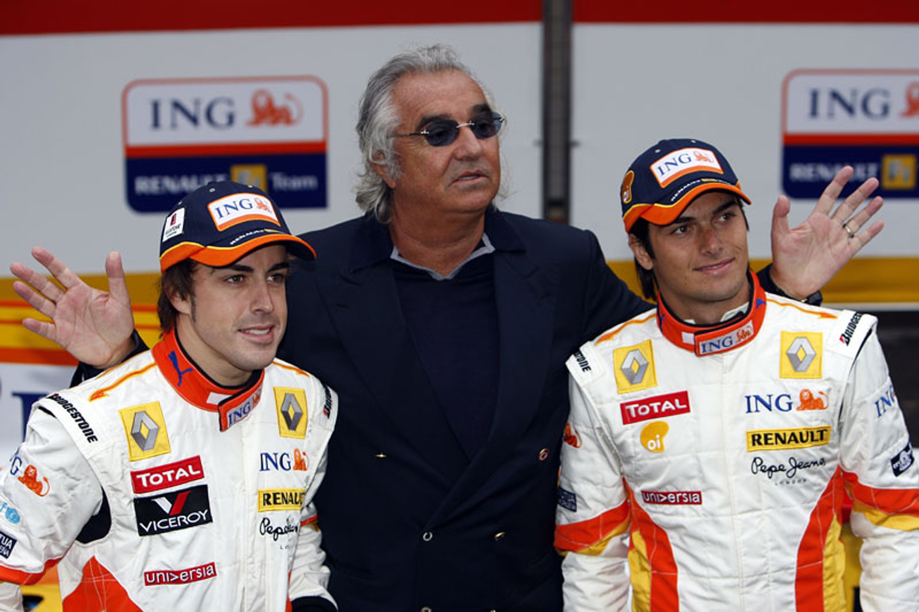 Formuła 1: prezentacja Renault - R29 z płetwą rekina (fotogaleria)