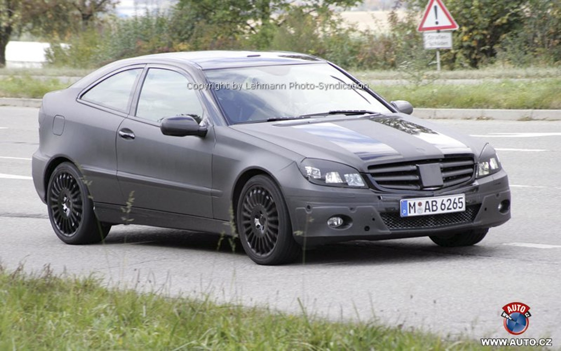 Zdjęcia szpiegowskie: Mercedes-Benz C Sport Coupe konkurentem BMW 1 i Audi A3