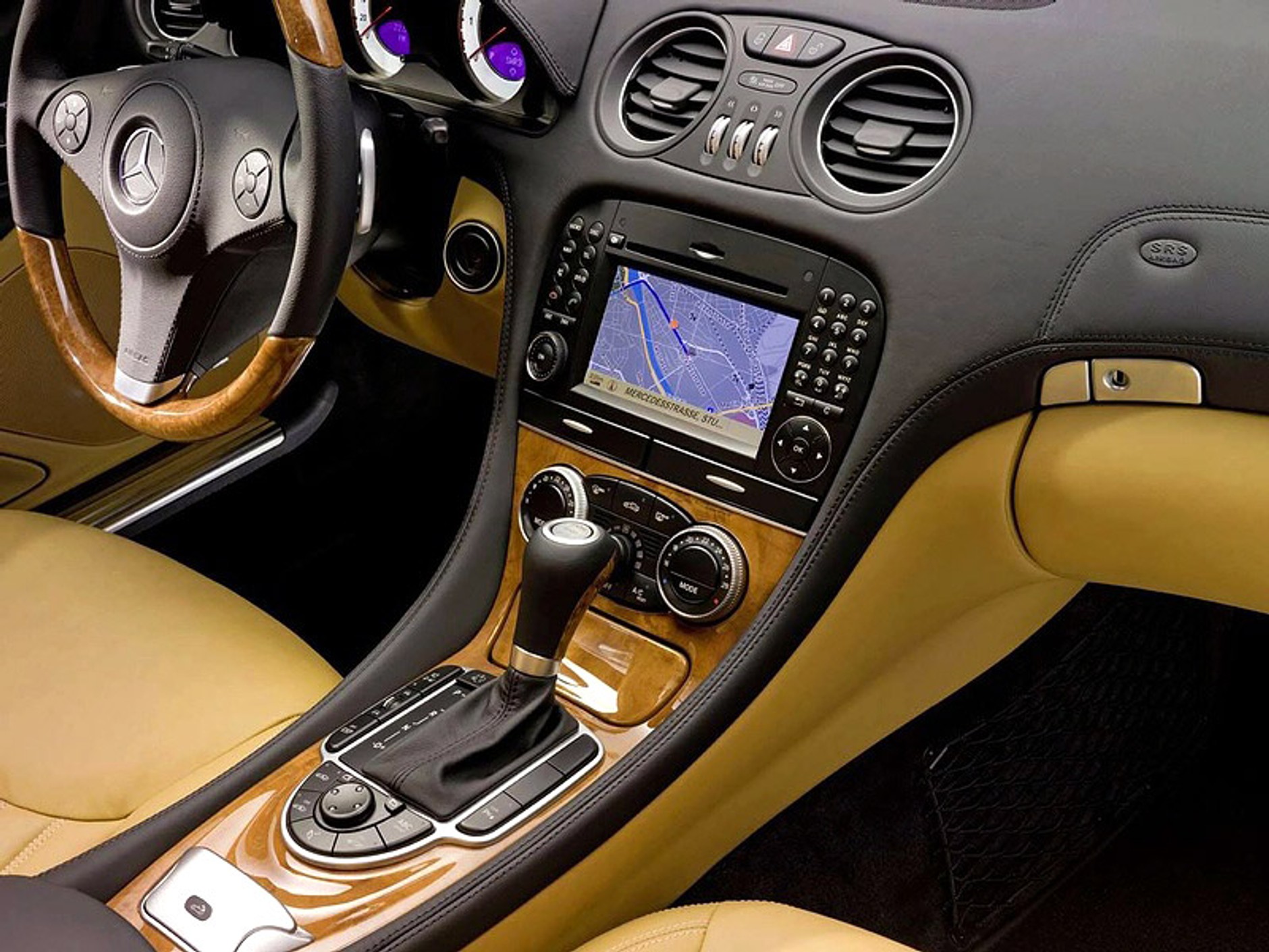 Mercedes-Benz SL – radykalna zmiana na drugą połowę cyklu modelowego