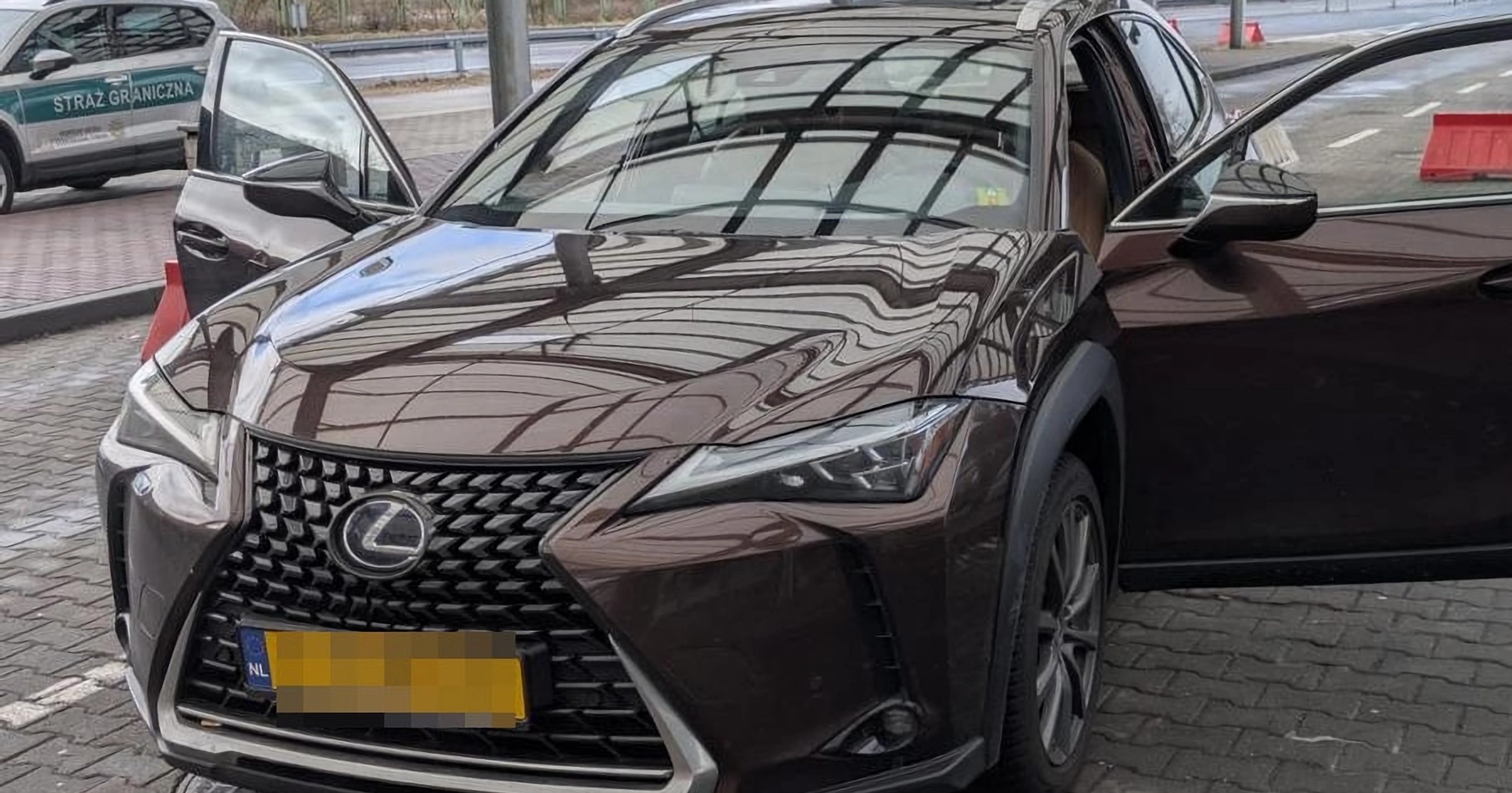 Lexus UX 250h odzyskany przez Straż Graniczną