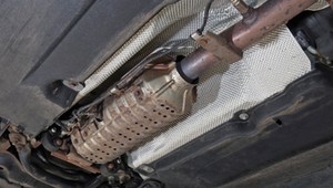 Filtr DPF w osobówkach: jak jeździć, by nie mieć kłopotów i czy to w ogóle możliwe?
