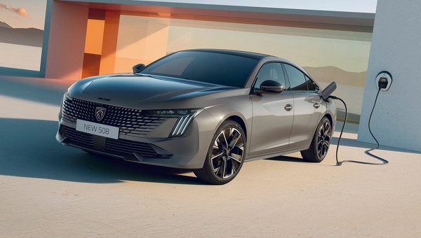 Nowy Peugeot 508. Po liftingu dostał jeszcze więcej "kłów"
