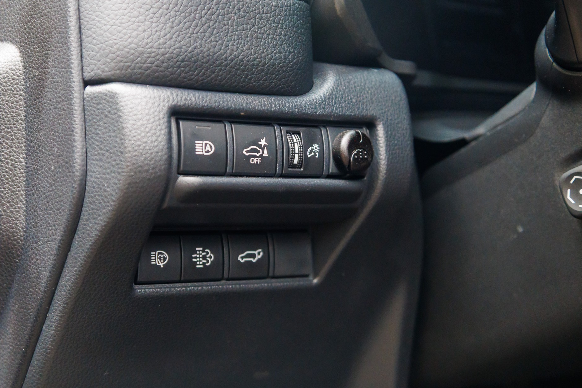 Jeep Wrangler vs Toyota Land Cruiser