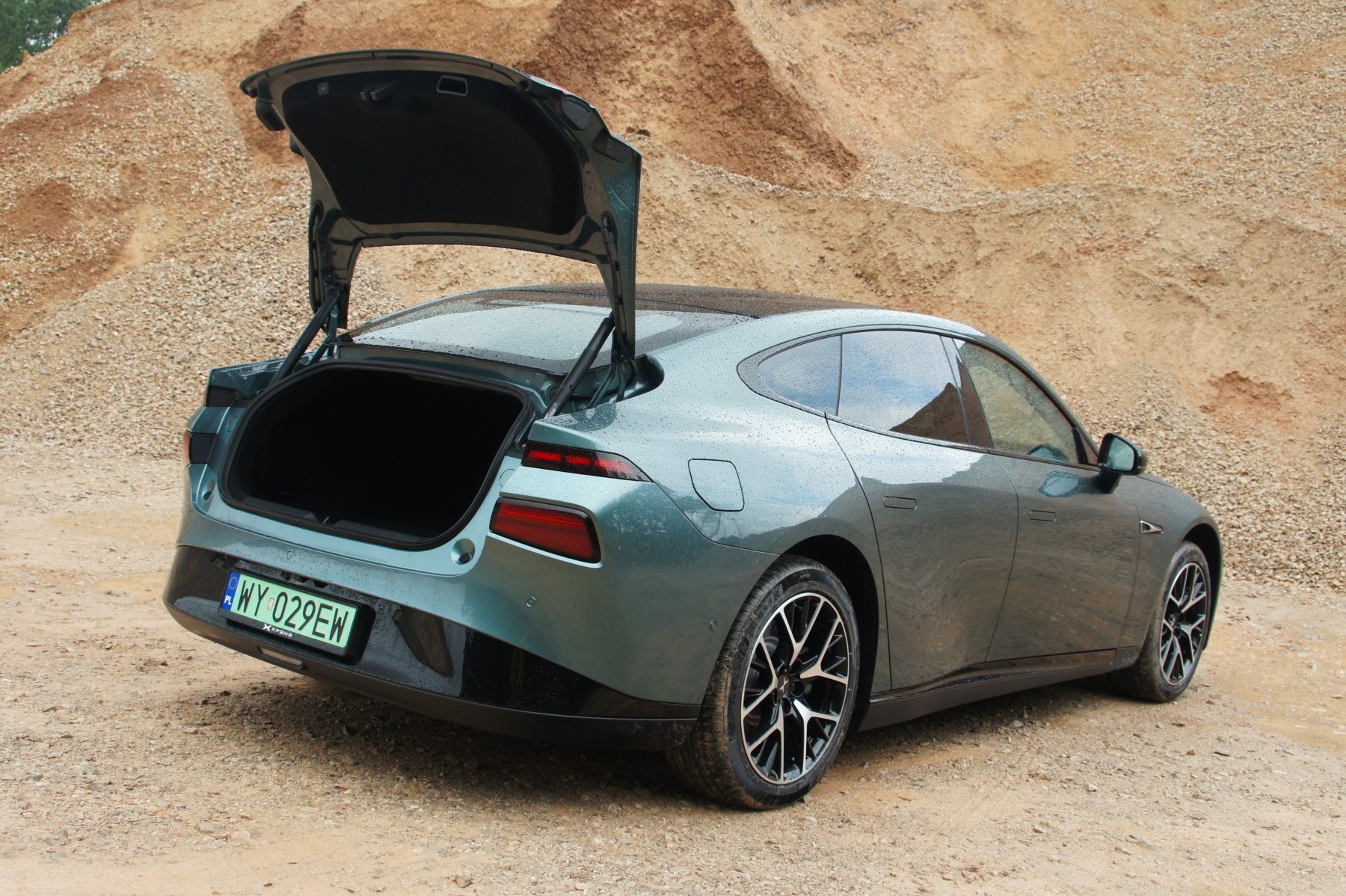 Xpeng P7 wygląda jak liftback, ale to sedan