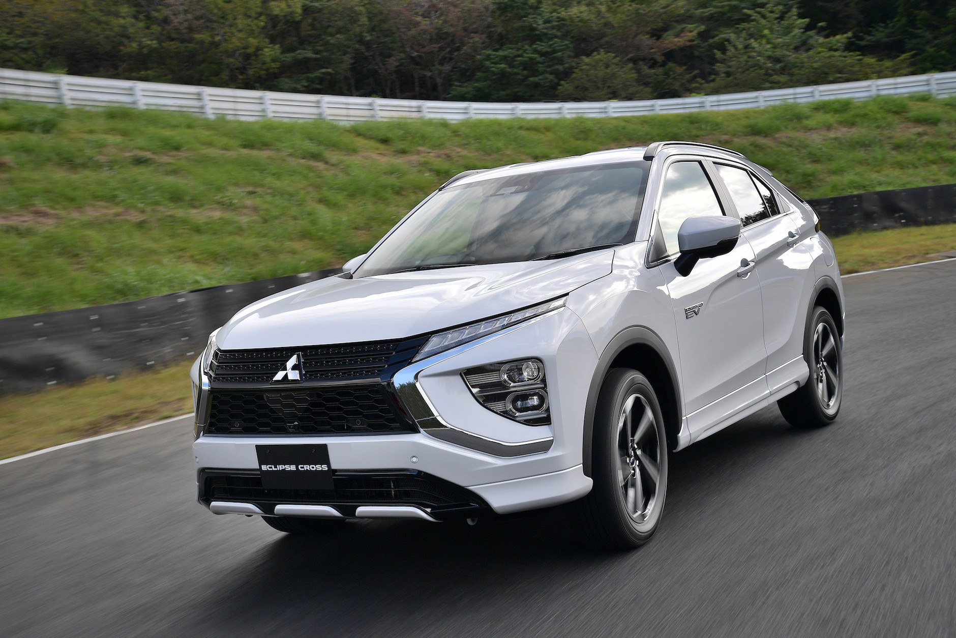 Mitsubishi Eclipse Cross – po liftingu będzie hybrydą