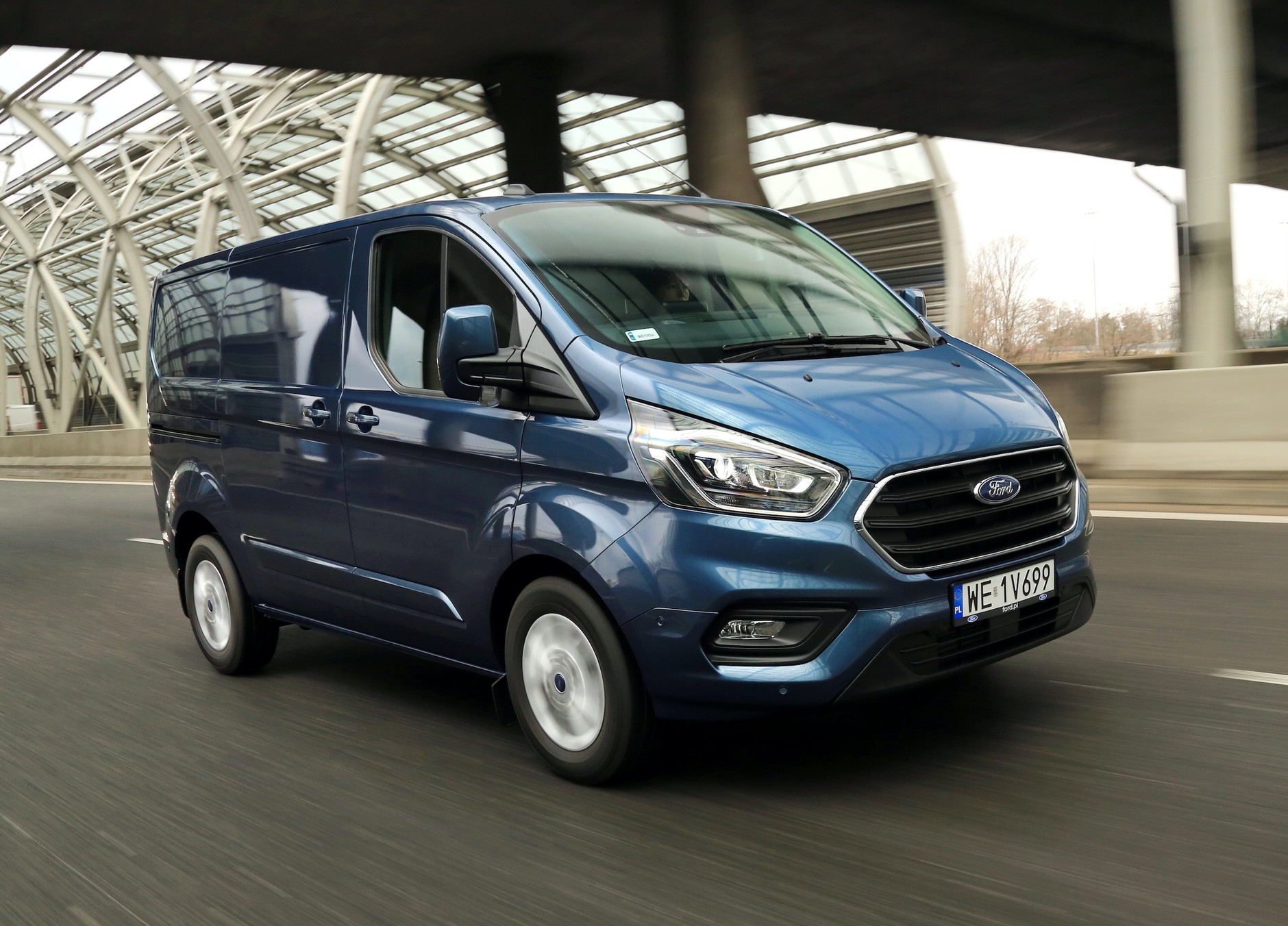 Ford Transit Custom plug-in – miejski dostawczak