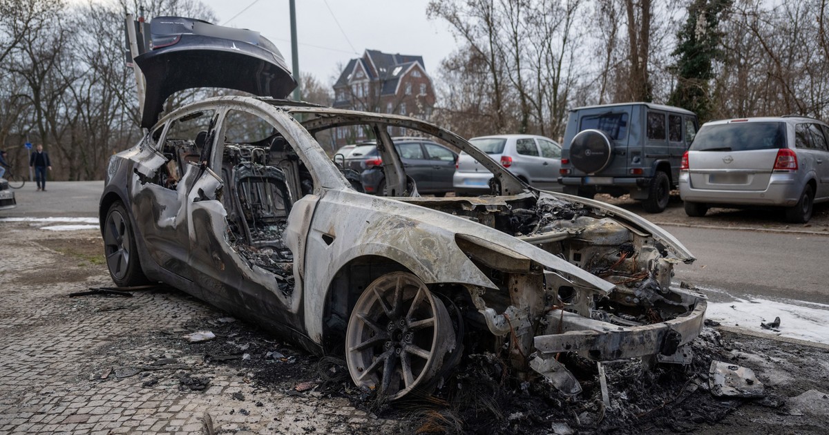 Tesla po pożarze w Berlinie