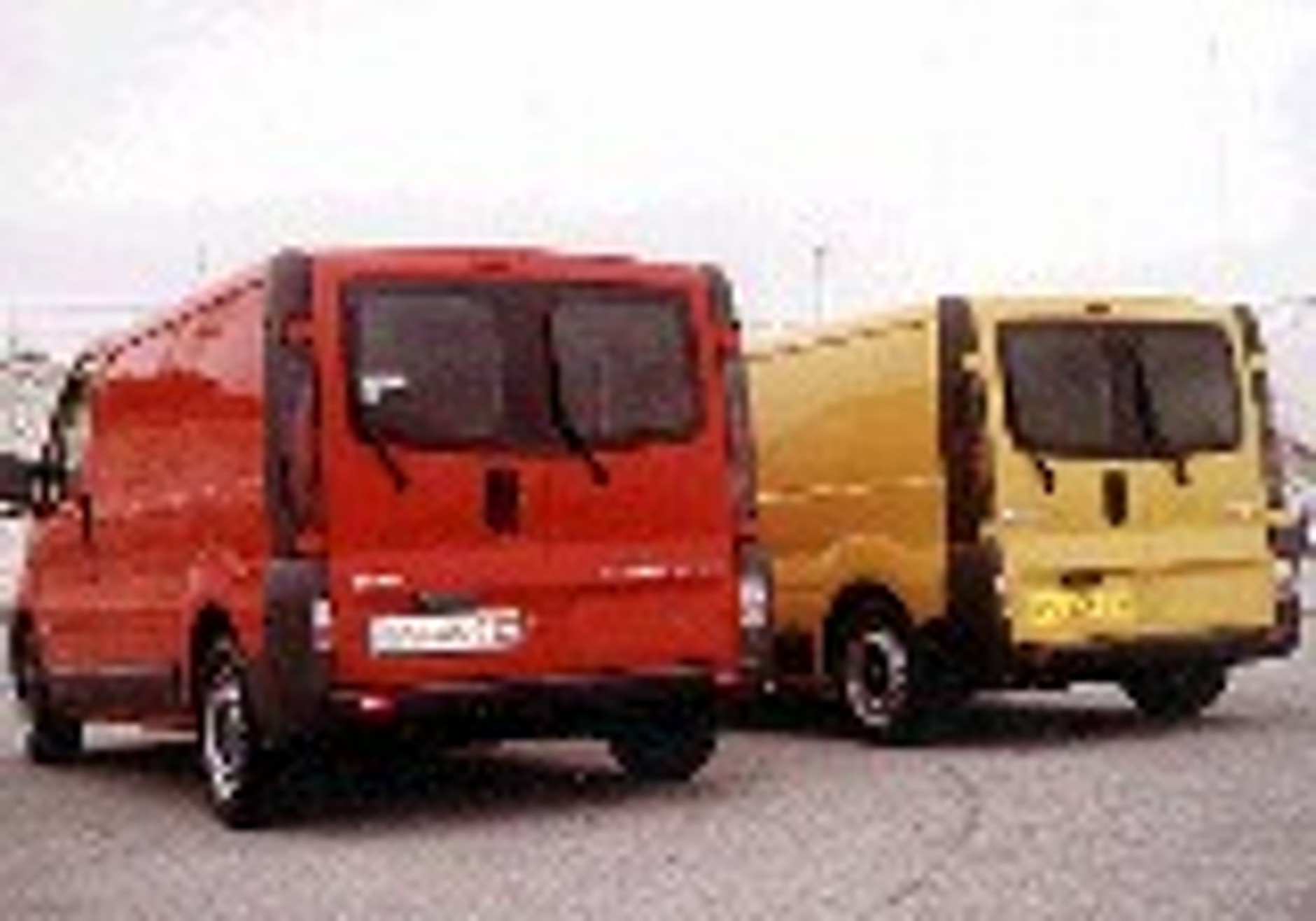 Opel Vivaro i Renault Trafic dostawcze bliźnięta