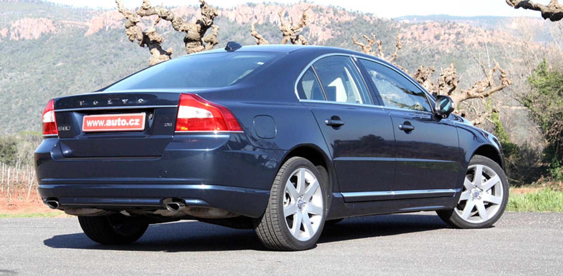 Volvo S80 D5 – pierwsze jazdy odmłodzonym modelem z nowym turbodieslem