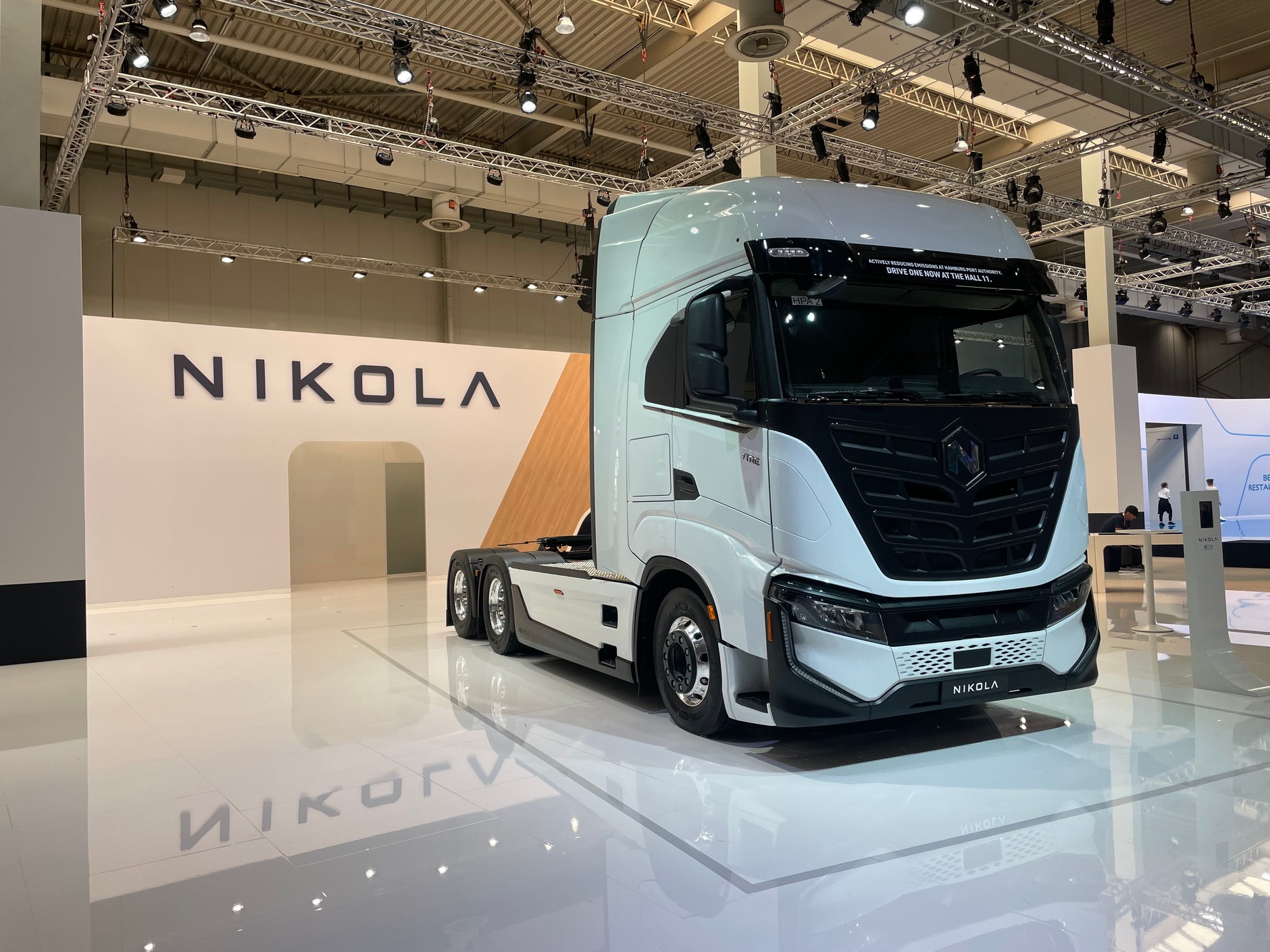 Amerykańska, elektryczna Nikola Tre BEV.