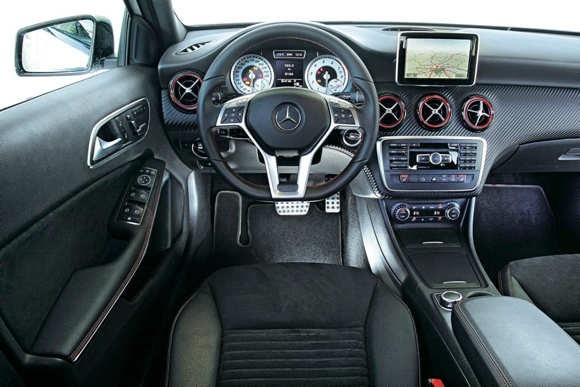 Kokpit Mercedesa A 250 Sport