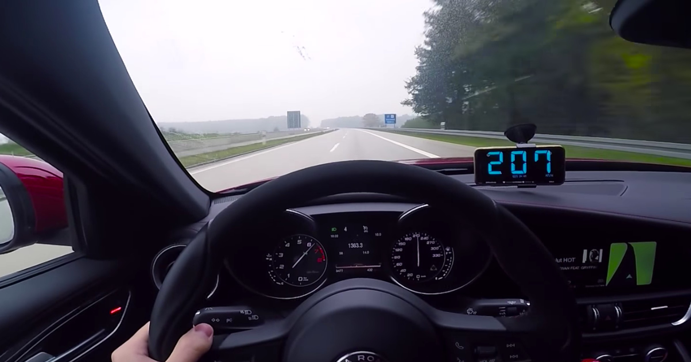 Alfa Romeo Giulia Q na autobahnie z prędkością 289 km/h