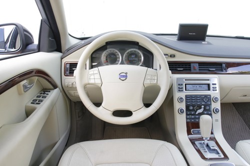 Honda Legend V6, Volvo S80 V8 - Jeden drogi, drugi jeszcze droższy!