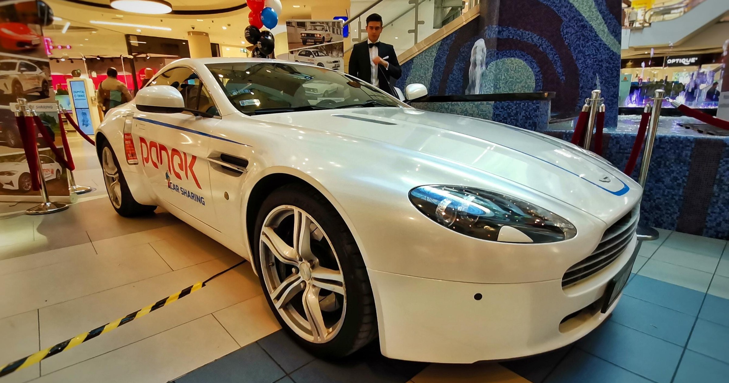 Aston Martin V8 Vantage Panek CarSharing