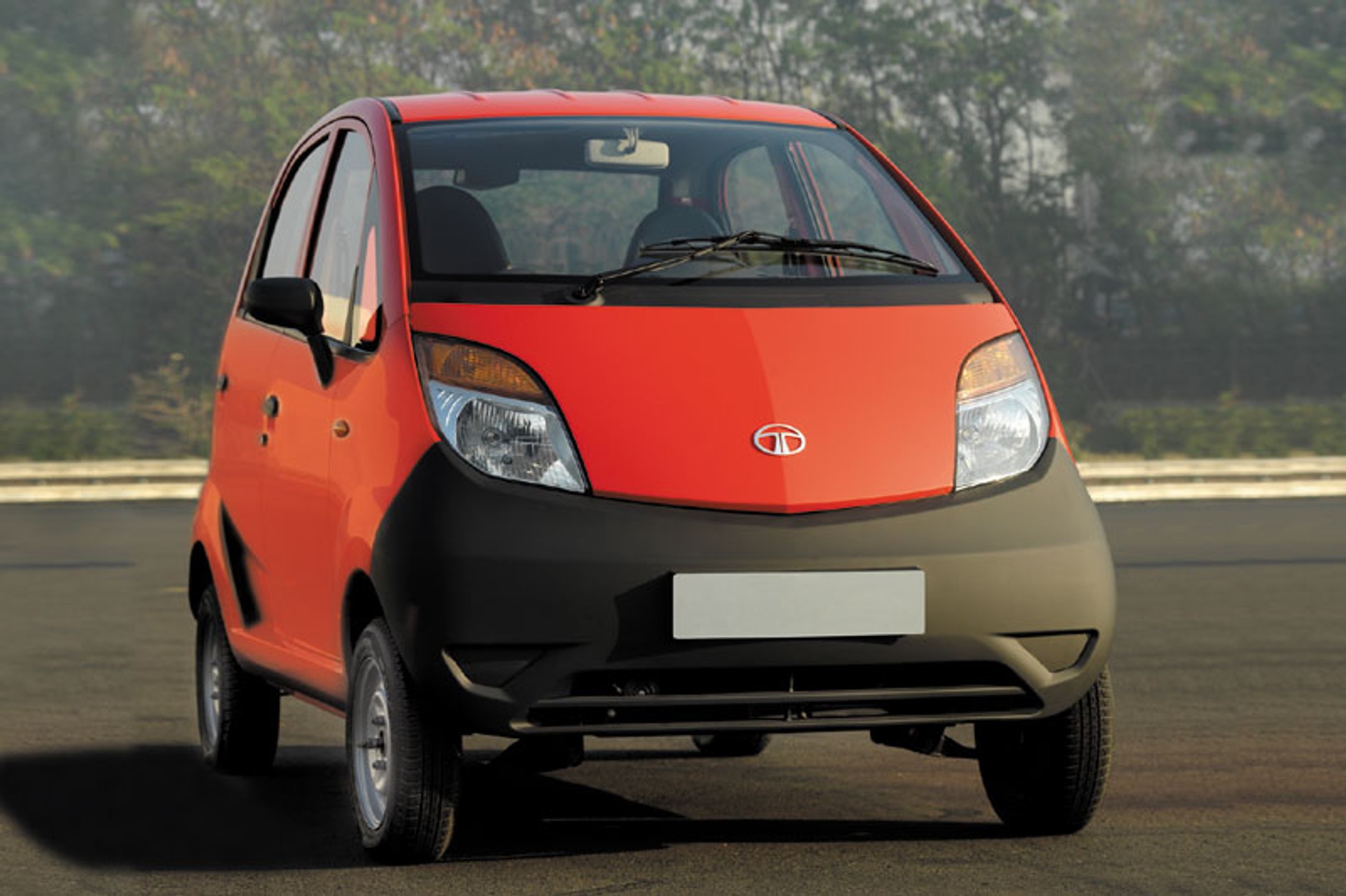 Tata Nano: przyjęto przedpłaty na kilkaset tysięcy egzemplarzy!