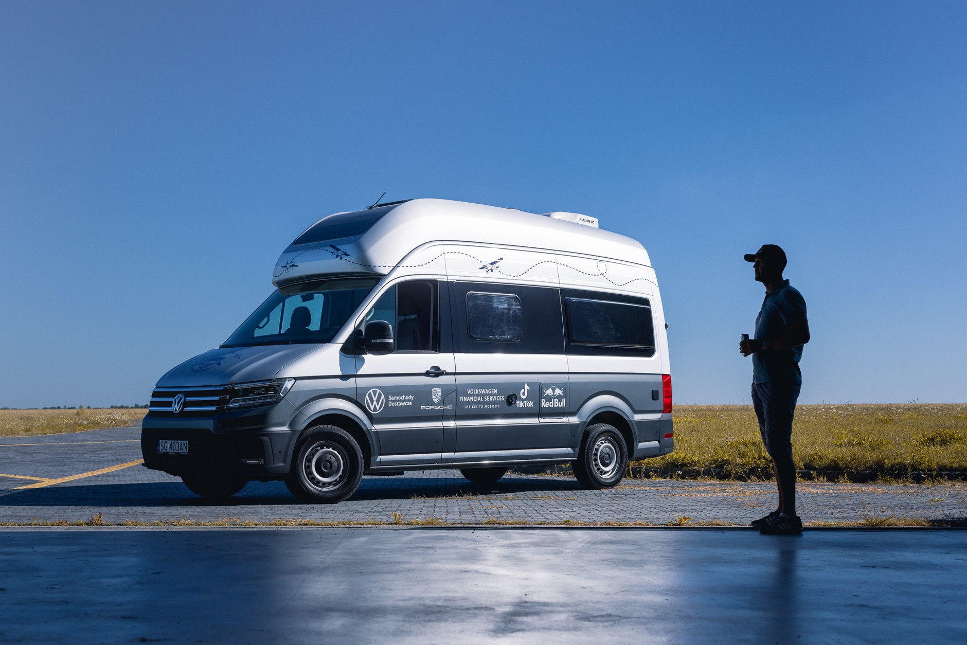 Pilot akrobacyjny Łukasz Czepiela wybrał Volkswagena Grand California