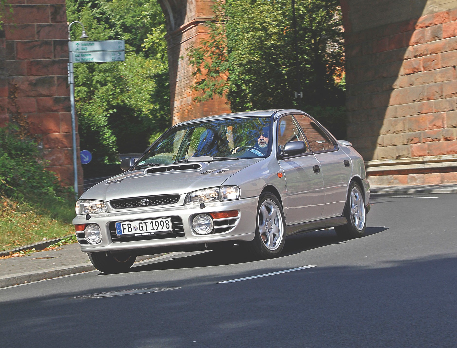 Subaru Impreza GT (GC)