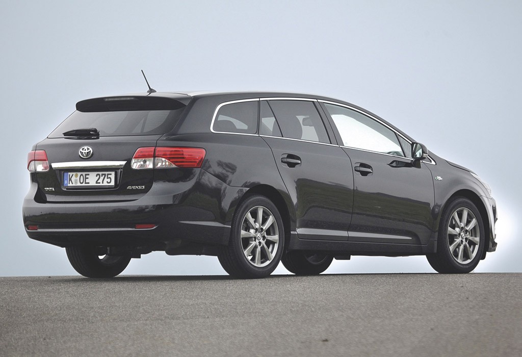 Citroen C5 kontra Honda Accord i Toyota Avensis: które kombi spodoba się rodzinie