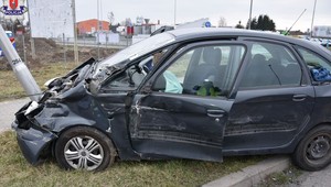 Ciężarówka staranowała Citroena. Policja: kierująca autem osobowym uderzyła w ciężarówkę. Sprawdzamy, kto ma rację