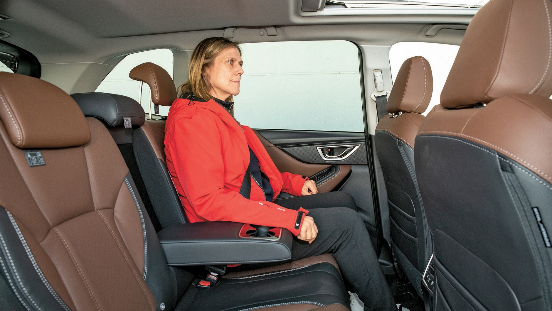 Subaru Forester 2022 - z tyłu panują królewskie warunki do podróżowania.