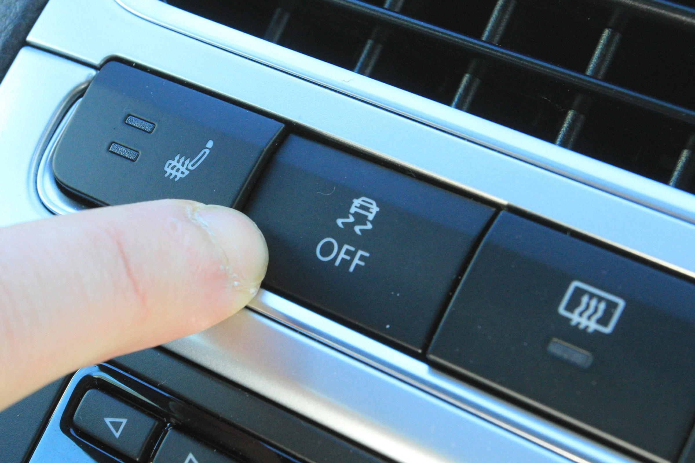 "Tajemniczy" przycisk z napisem "OFF". Kierowcy często jeszcze nie wiedzą, do czego służy