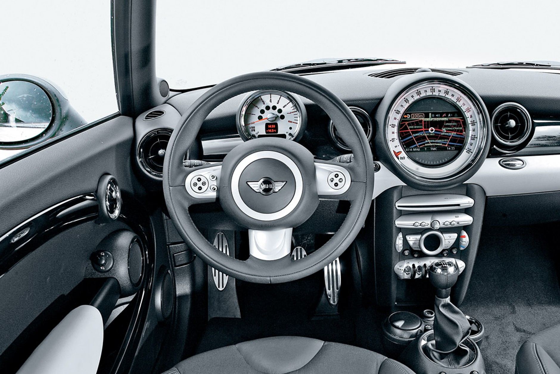 Alfa Romeo MiTo kontra Mini Cooper S: małe, drogie, a cieszą! - zdjęcia