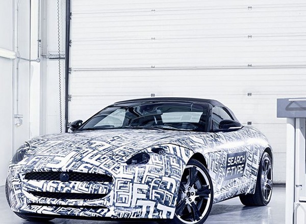 Sportowy Jaguar F-Type przyjedzie do Paryża