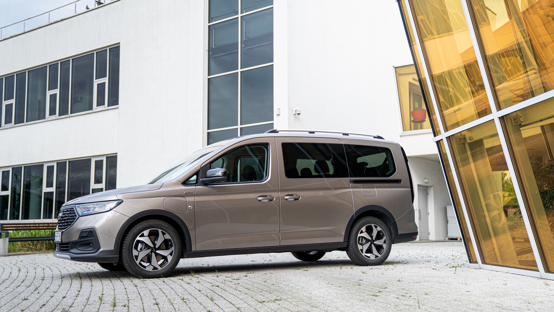 Ford Tourneo Connect PHEV