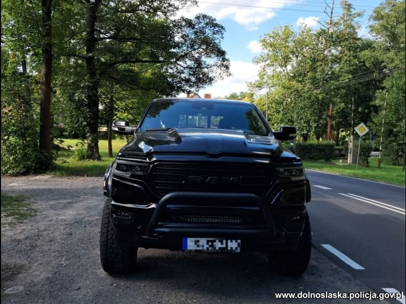 Odzyskany Dodge kilka godzin wcześniej został skradziony w Niemczech